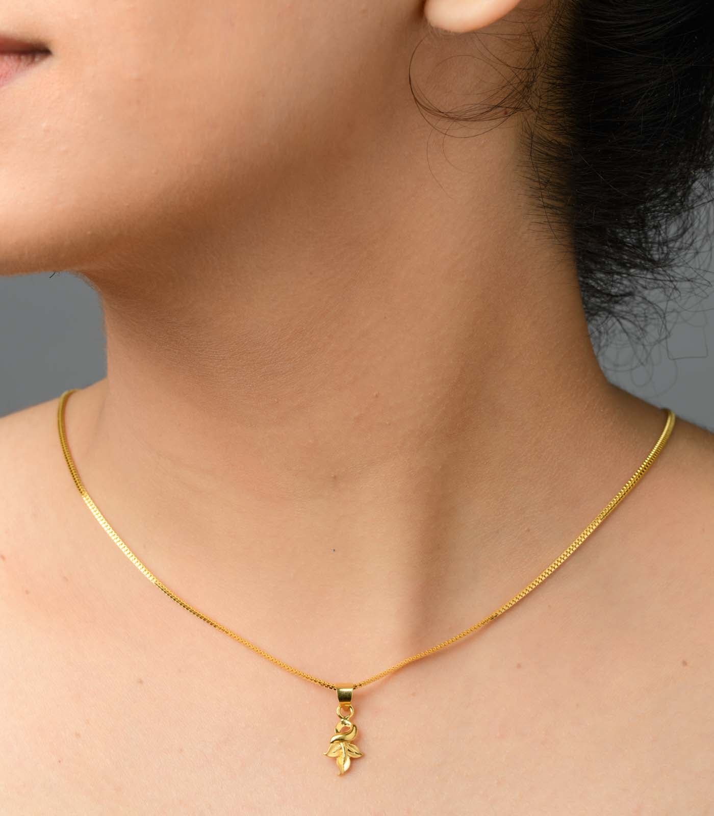 Gold hanging chain pendant