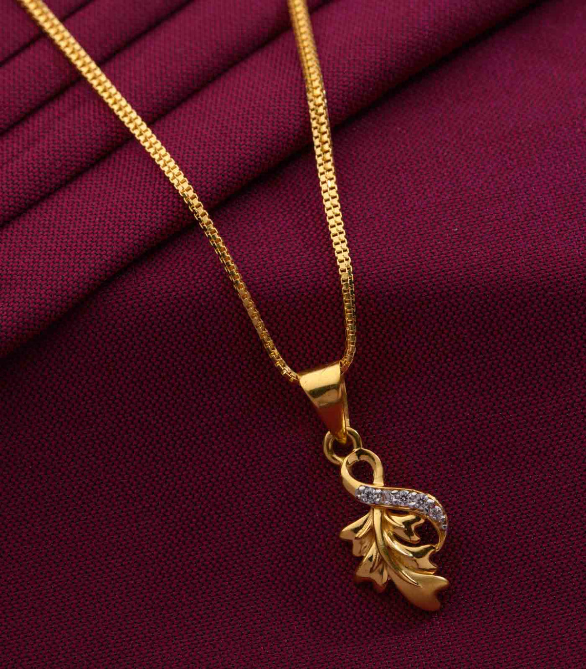 Twisted leaf chain pendant