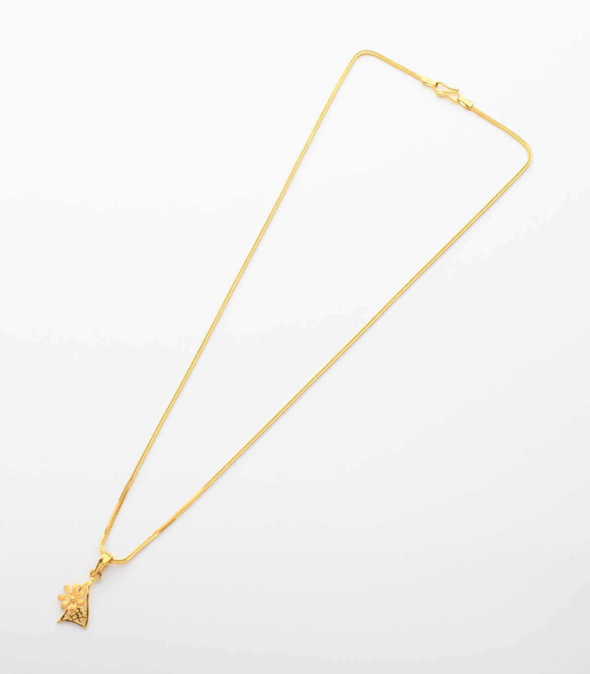 Trendy florid chain pendant