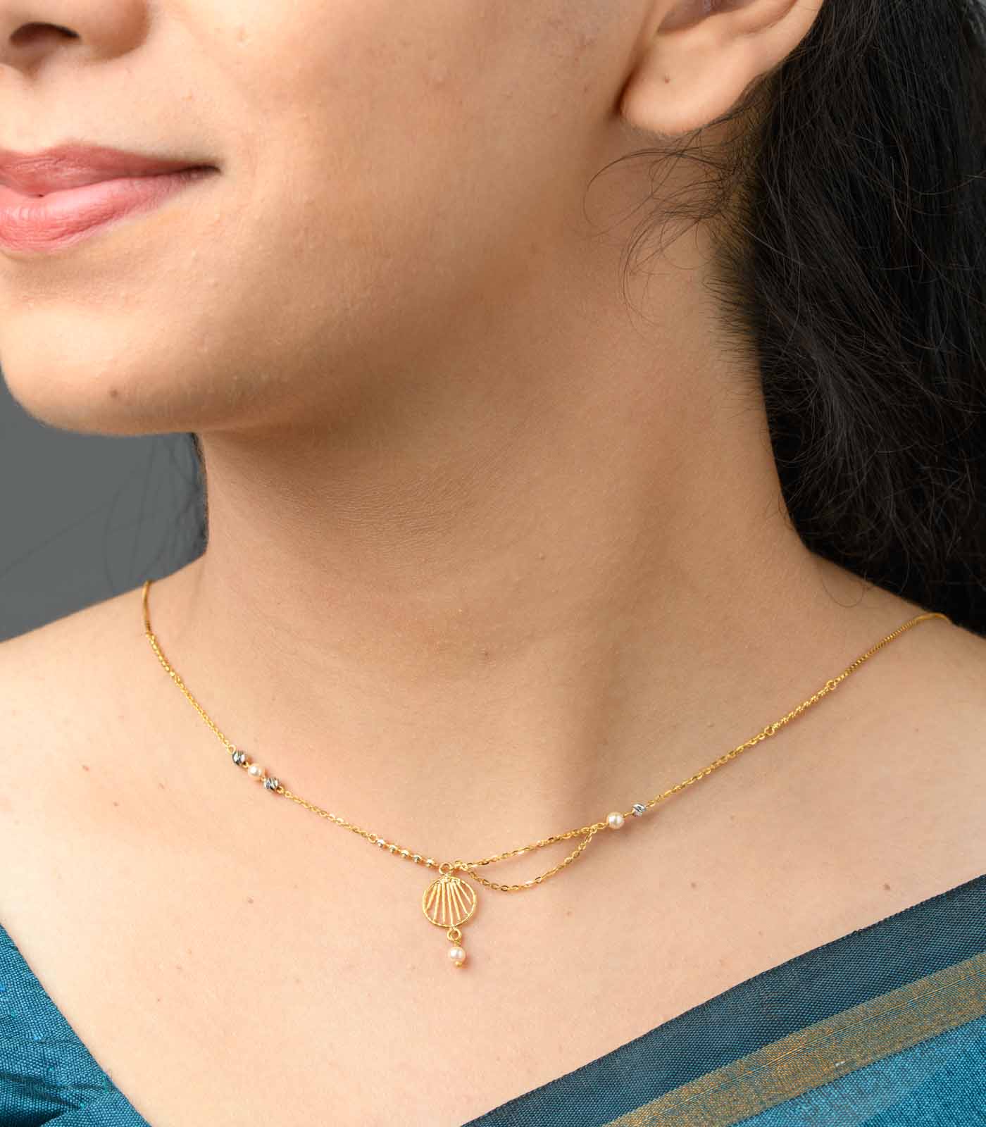 Elegant Intricate Gold Necklace