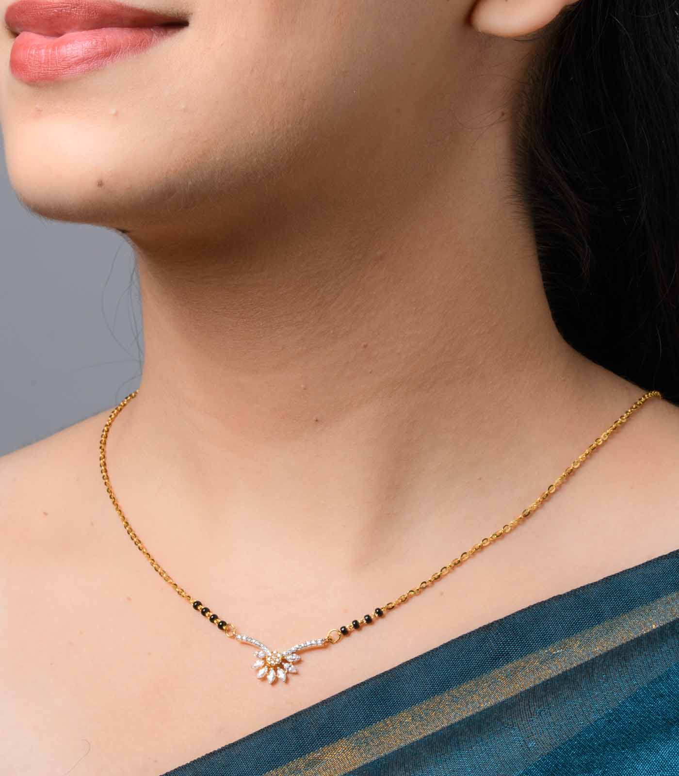 White Stone Bloom Mangalsutra