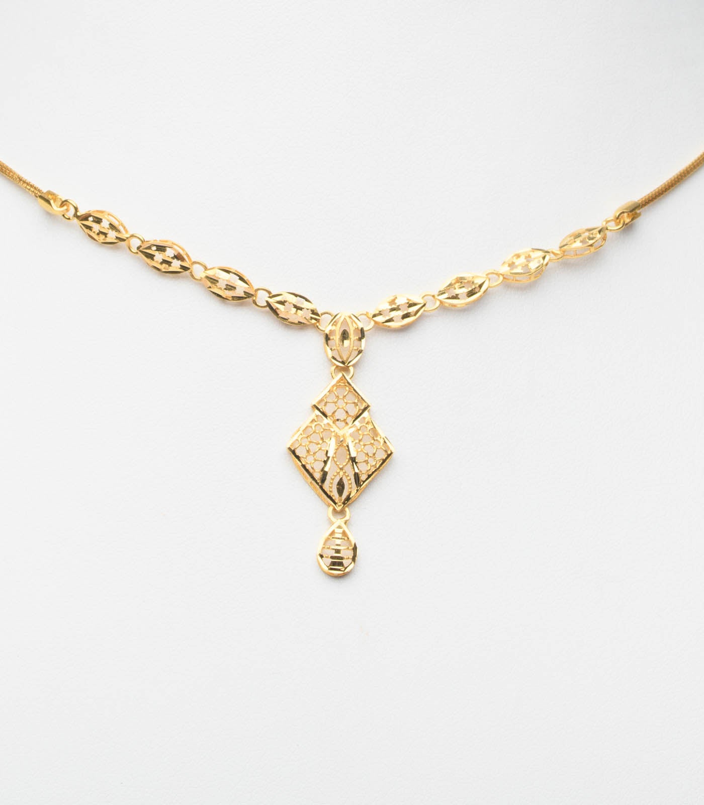 Diamond Shape Intricate Necklace