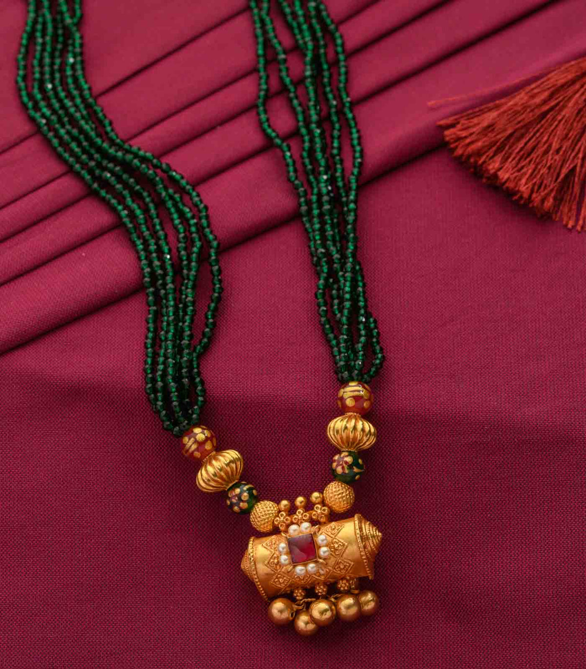 Green Beads Bulky Pendant Necklace