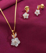 Pearl flower pendant set