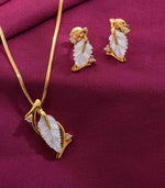 Leaf shaped pearl pendant set