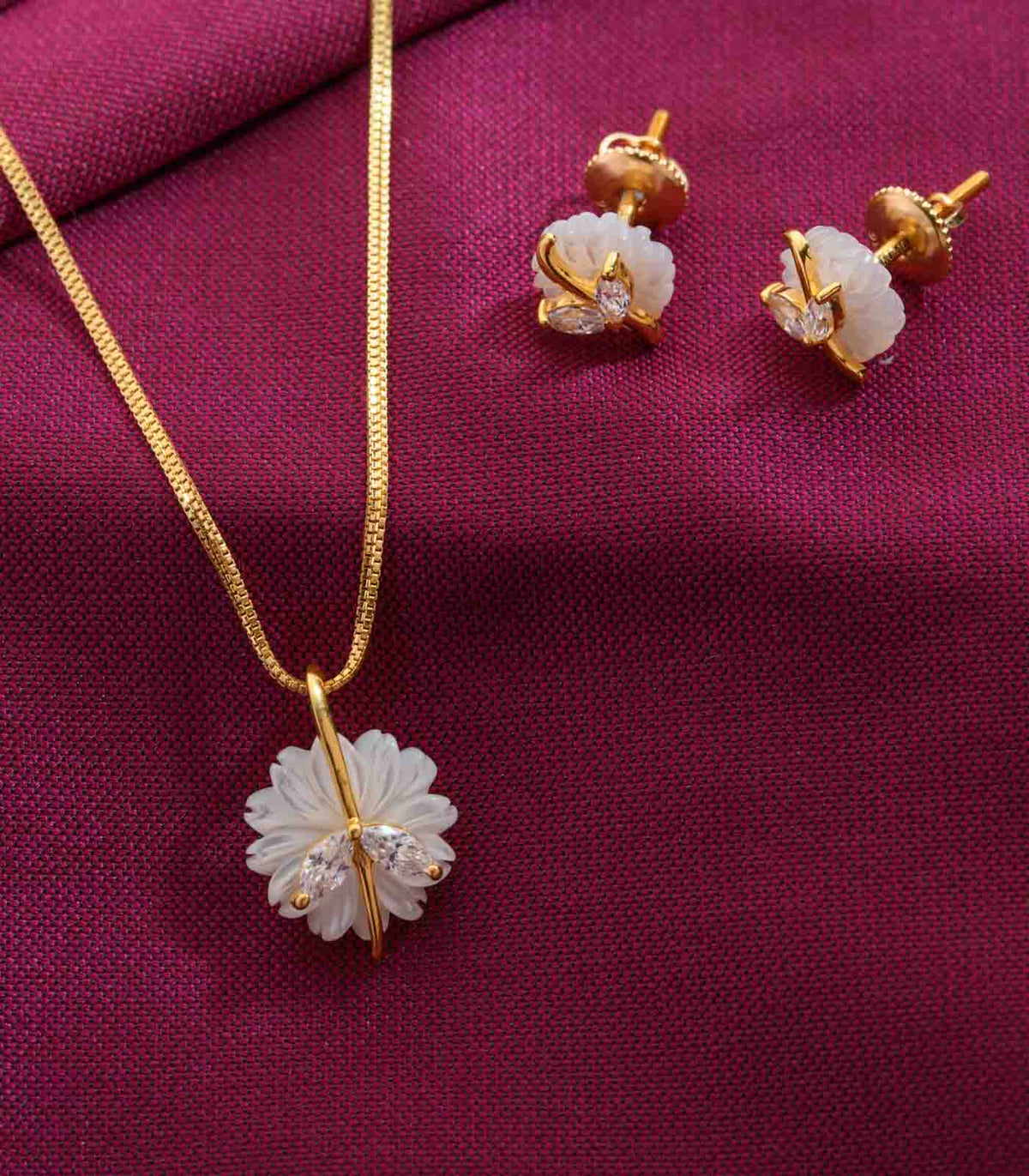 Full blossom petals pendant set