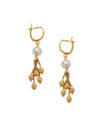 Flounce With Pearl Earrings