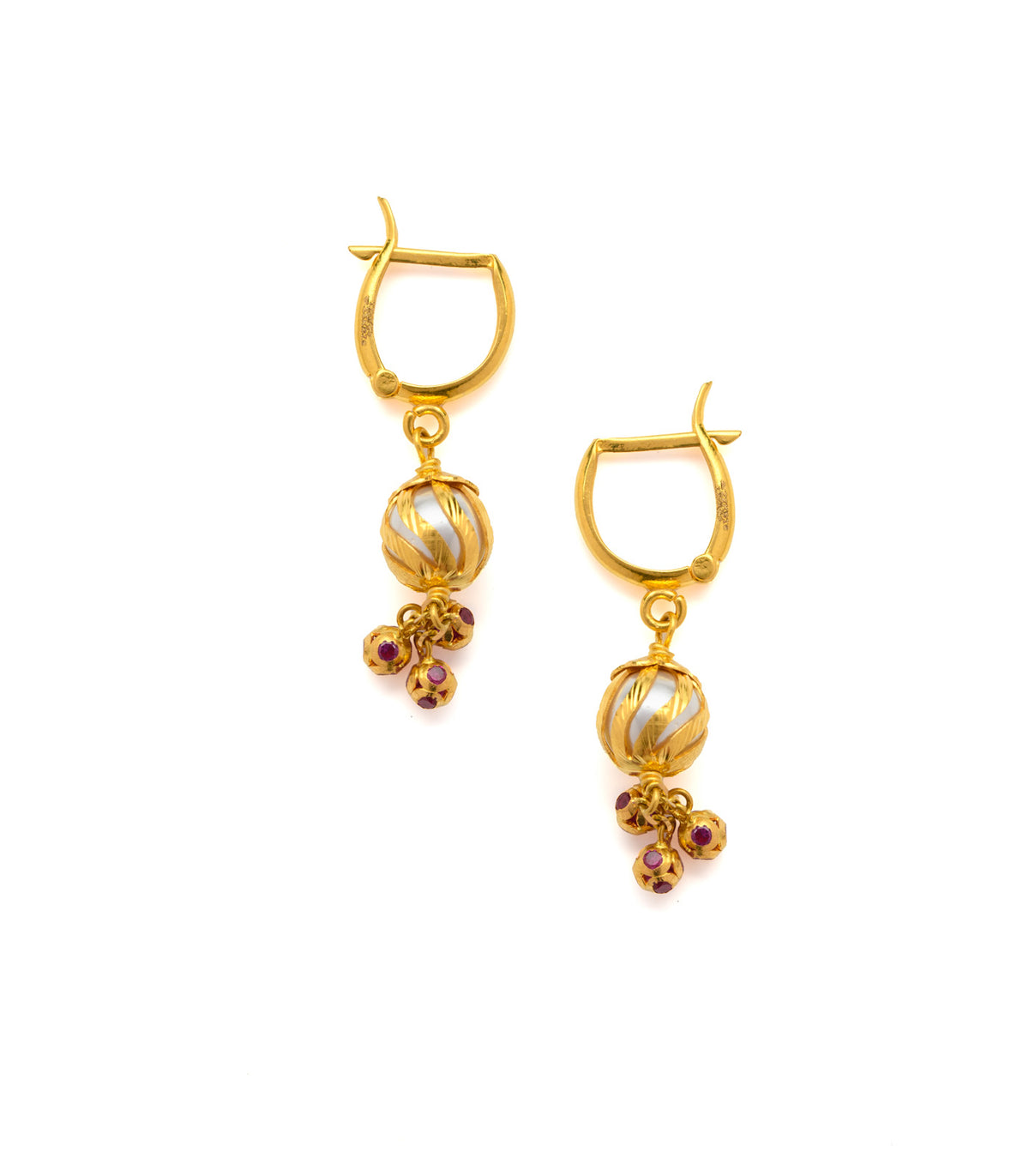 Clinging Single Pearl Earrings